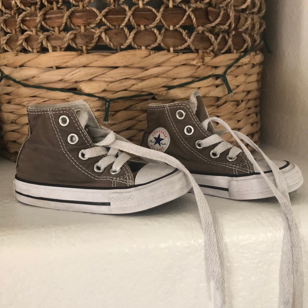 Toddler Size 5 Converse - Picture 2 of 5